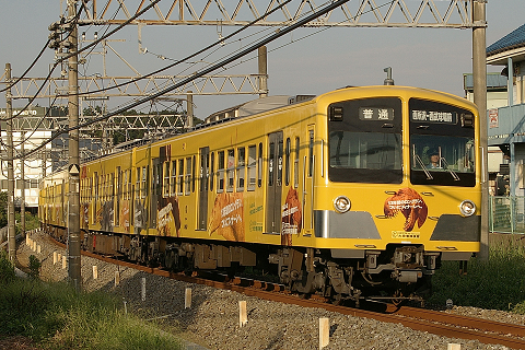 【西武】恐竜ラッピング電車