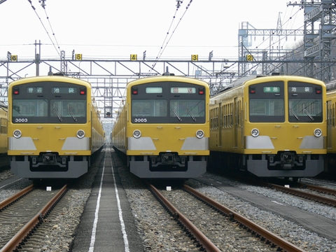 小手指車両基地構内