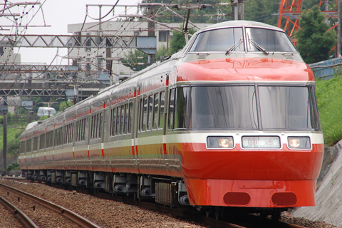 【小田急】7004F旧塗装車唐木田で報道公開