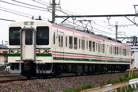 【JR東】107系R1編成OM出場