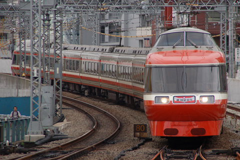 【小田急】M78星雲号が旧塗装LSEで運転