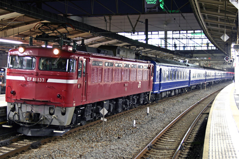 【JR東】EF81-137牽引24系青森車団臨