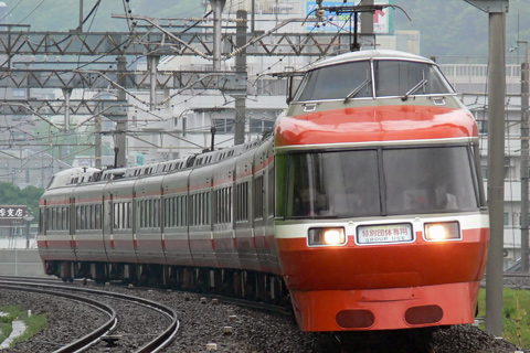 【小田急】7004F（LSE・旧塗装）団臨