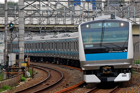 【JR東】E233系ウラ125編成ウラ区へ