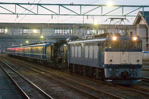 【JR東】D51-498＋12系一旦新津へ