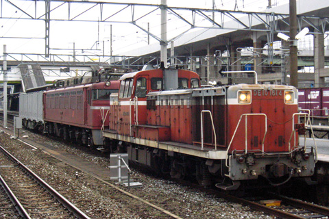 【JR九】EF81-410＋コキ104-2411回送