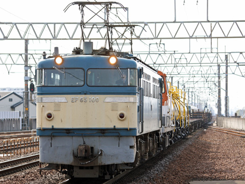 【JR貨】臨8865レにDE10/黄タキ連結