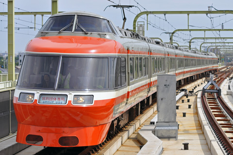 【小田急】7004F（LSE・旧塗装）団臨